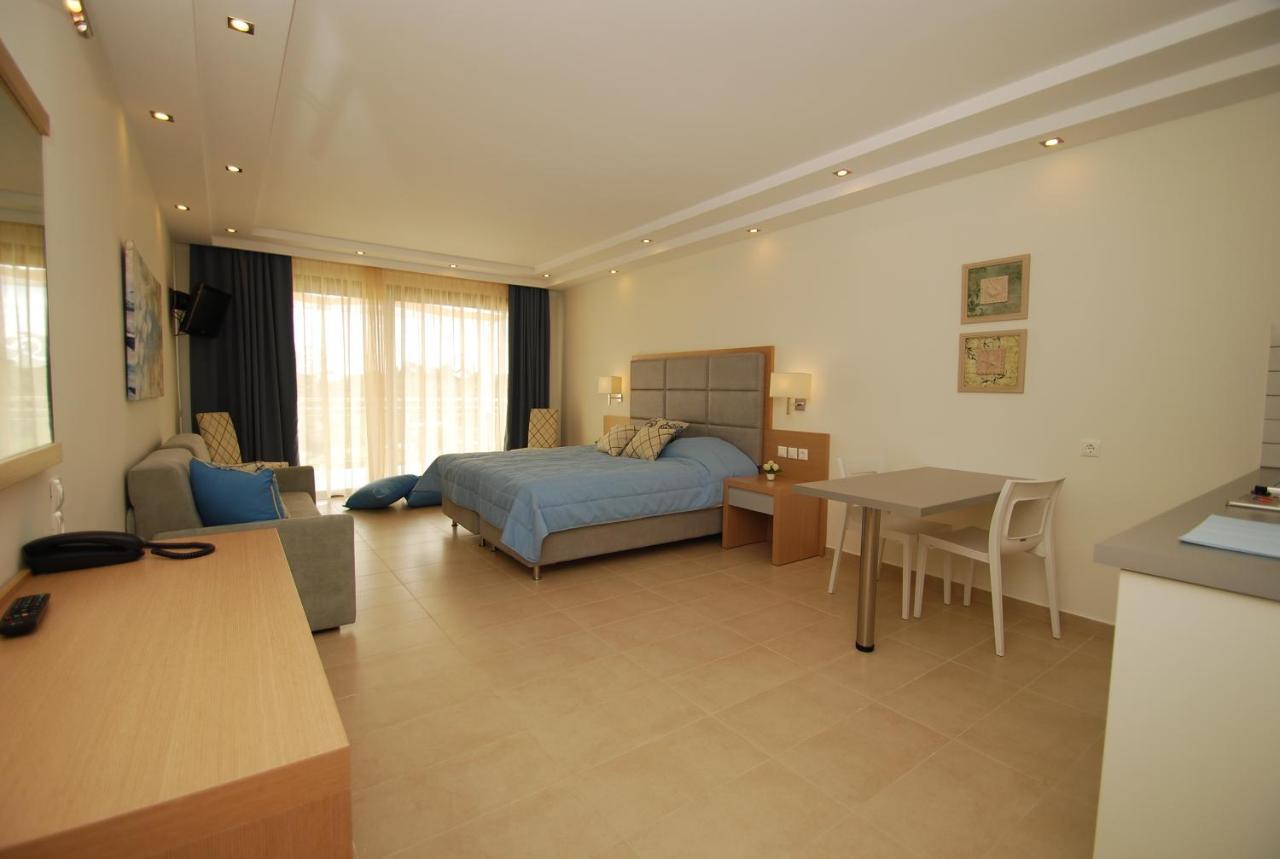 Skiathos Premier Troulos Bilik gambar
